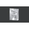 Use otra puerta, por favor